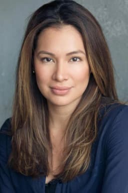 Tara Hoyos-Martinez headshot