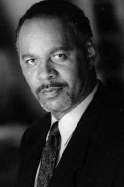 Nathaniel DeVeaux headshot