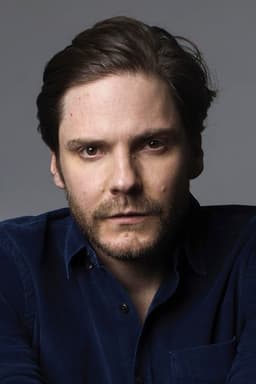 Daniel Brühl headshot