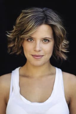 Andrea Ros headshot
