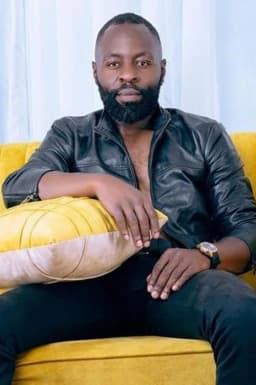 Robert Agengo headshot