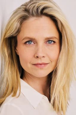 Laura Coover headshot