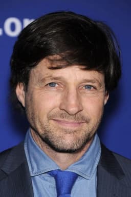 Tim Guinee headshot
