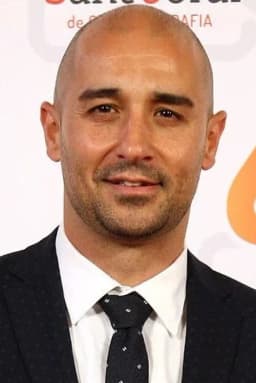 Alain Hernández headshot