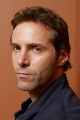 Alessandro Nivola headshot