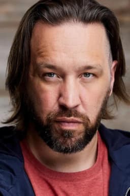 DL MacDonald headshot