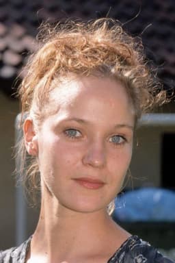 Jeanette Hain headshot