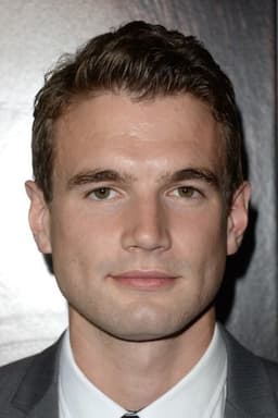 Alex Russell headshot