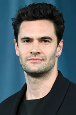Tom Bateman headshot
