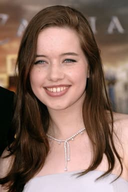 Anna Popplewell headshot