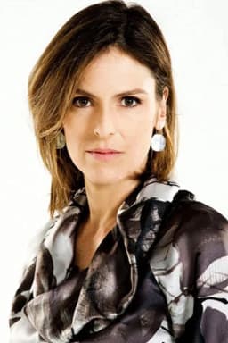 Mónica López headshot
