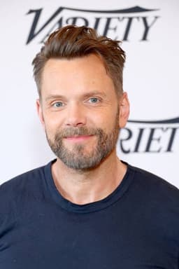 Joel McHale headshot