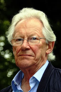 Stephen Thorne headshot
