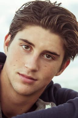 Gage Banister headshot