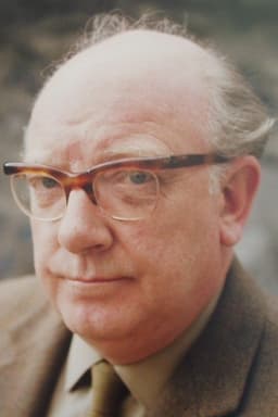 Arthur Lowe headshot