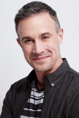 Freddie Prinze Jr. headshot