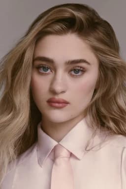 Lizzy Greene headshot
