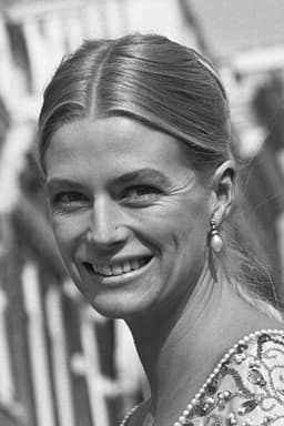 Nina van Pallandt headshot