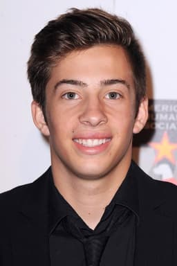 Jimmy Bennett headshot