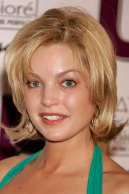 Clare Kramer headshot