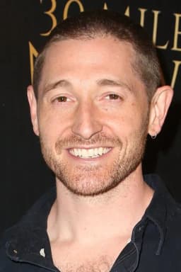Lucas Neff headshot