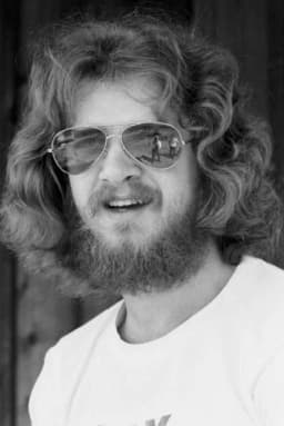 Lee Loughnane headshot