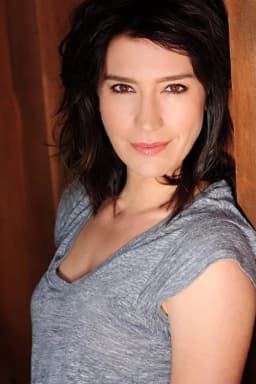 Louise Barnes headshot