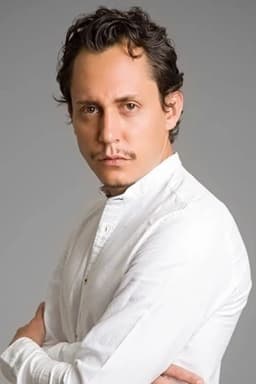 Jero Medina headshot