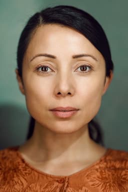 Rachel Grant headshot