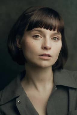 Lola Petticrew headshot