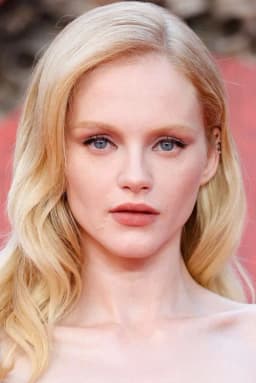Emma Laird headshot