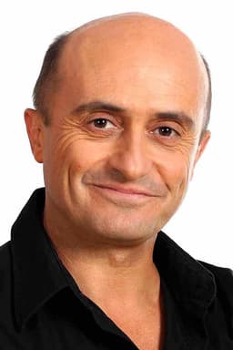 Pepe Viyuela headshot