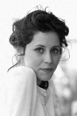 Inés Efrón headshot