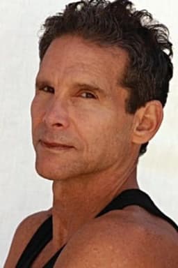 David Roya headshot