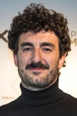 Miki Esparbé headshot