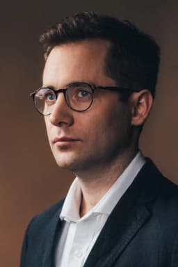 Sam Crane headshot