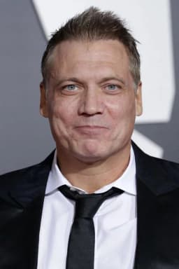Holt McCallany headshot