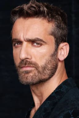 Siya Rostami headshot