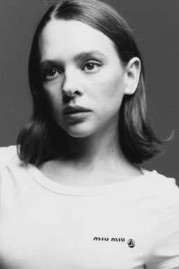Shira Haas headshot