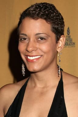 Cynda Williams headshot