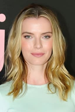 Betty Gilpin headshot