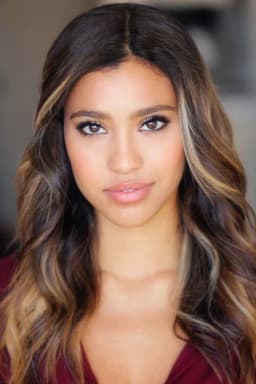 Kara Royster headshot