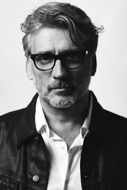 Lior Ashkenazi headshot