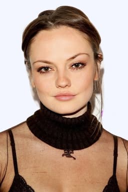 Emily Meade headshot