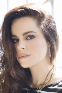 Emily Hampshire headshot