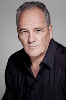 Carlos Olalla headshot