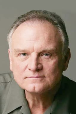 Bill Smitrovich headshot