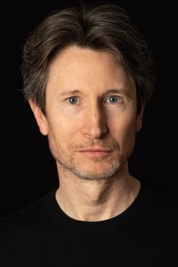 Jonathan Aris headshot