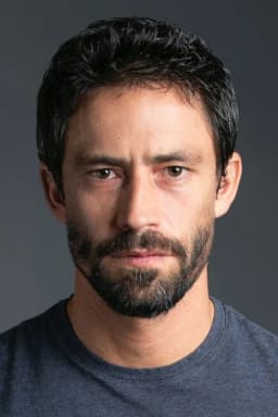 Tiago Correa headshot