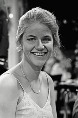 Cindy Fisher headshot